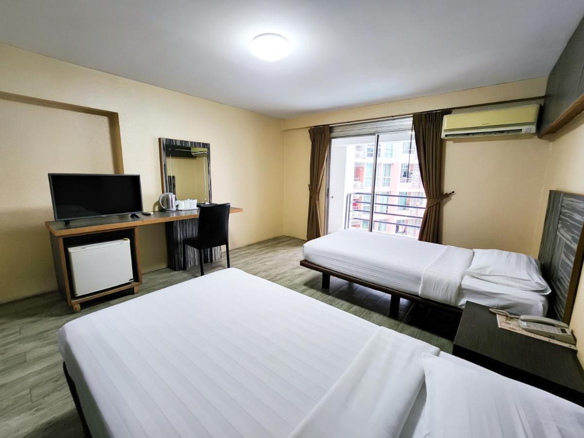 Watana Hotel Bangkok Esterno foto