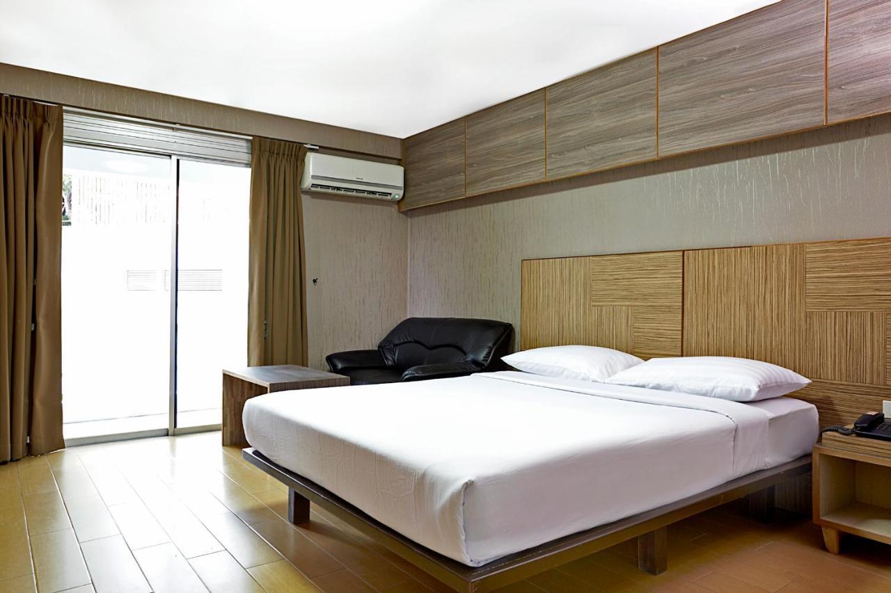 Watana Hotel Bangkok Esterno foto