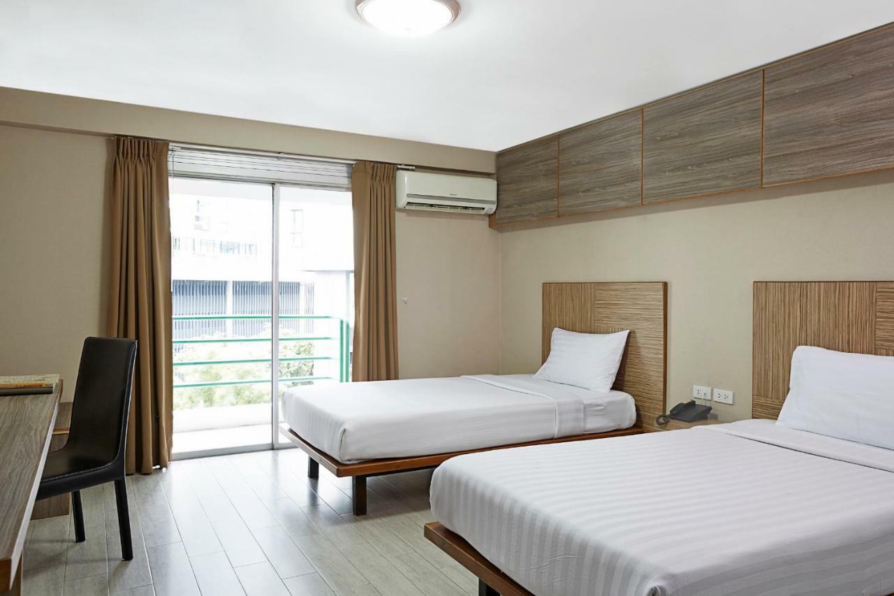 Watana Hotel Bangkok Esterno foto